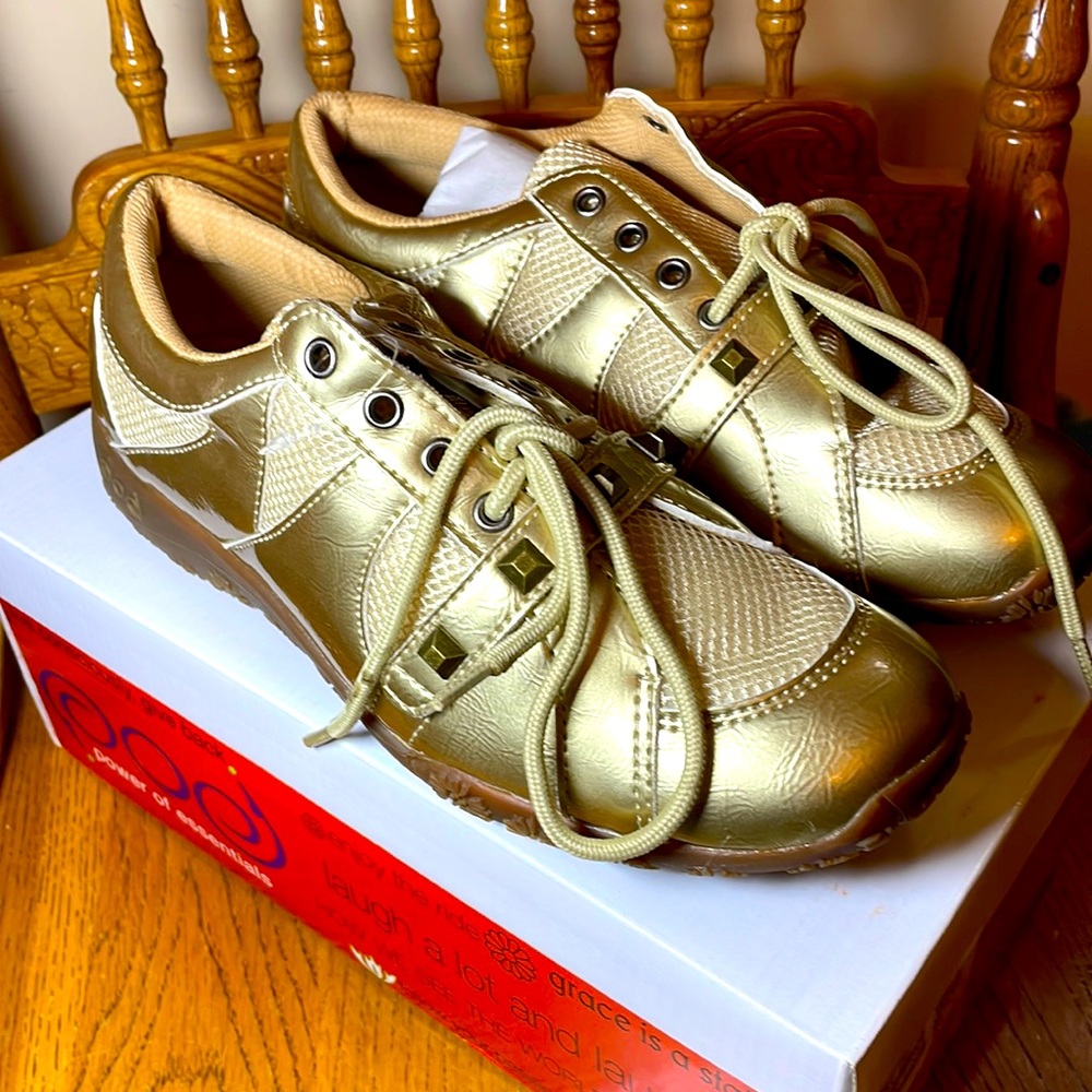 New in Box!! Power Of Essentials Jessie Size 8.5